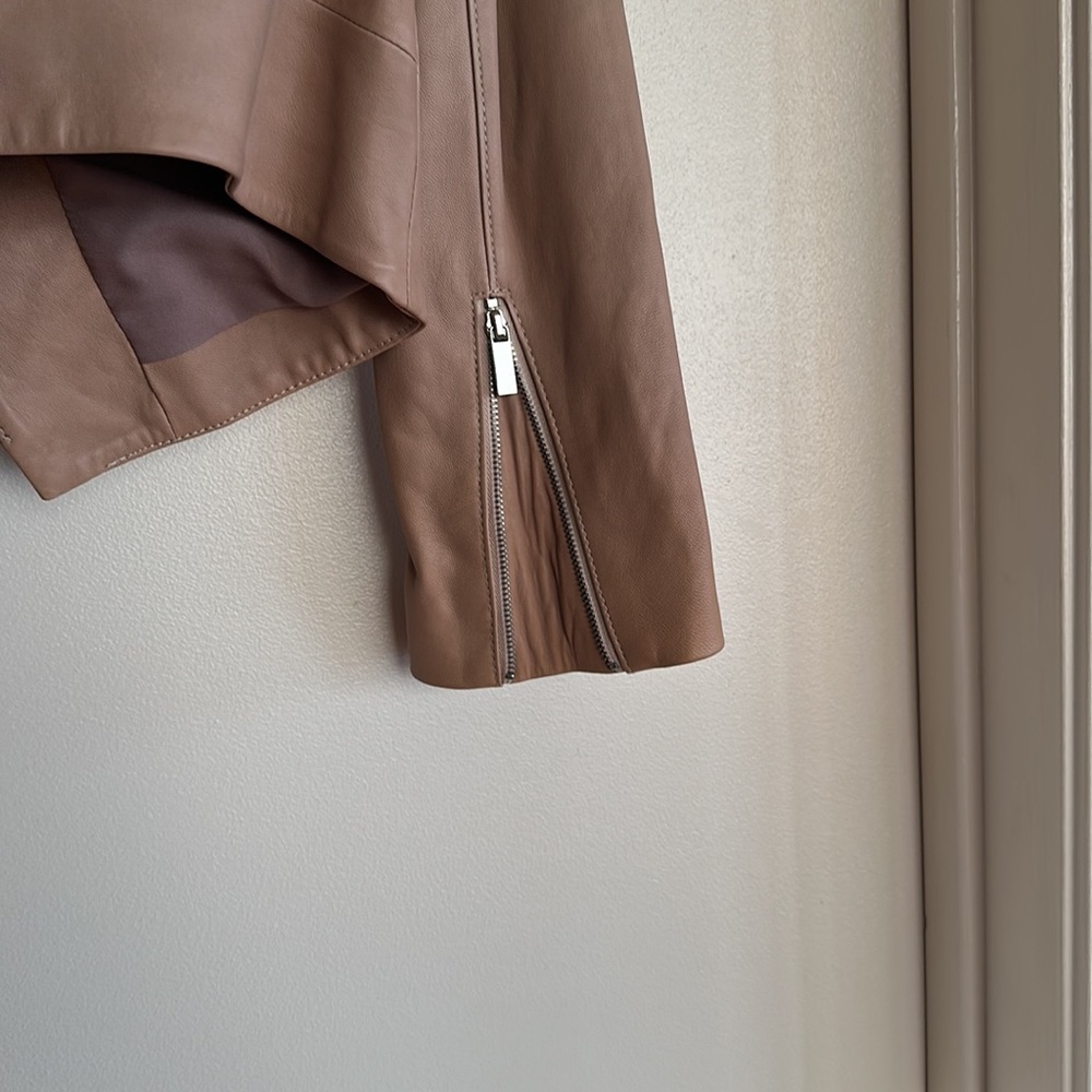 Leather jacket - Picture 11 of 17
